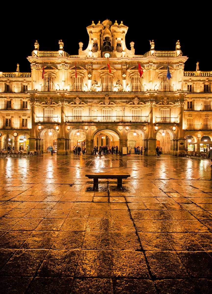 NickLovesSpain's tweet image. The only place as beautiful as Spain during the day —

Is Spain glowing at night:

(a 🧵)