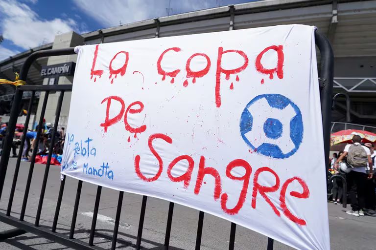 zurdosxdoquier's tweet photo. Cuando al petrismo le parecía mala la Copa América... https://t.co/9xdYQpdHkF