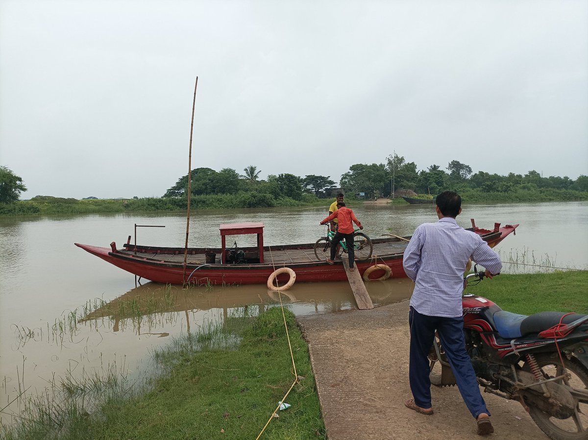 PankajaBal's tweet photo. ମନ୍ତେଇ ନଦୀକୁ ଆମର ଜୀବନ ରେଖା କୁହାଯାଉ ଥିବା ବେଳେ,ବର୍ତ୍ତମାନ ଏହା ଆମ ଅଞ୍ଚଳର ବିକାଶରେ ବାଧକ ସାଜିଛି,ସ୍ଵାଧୀନତା ର ୭୭ ବର୍ଷ ପରେ ମଧ୍ୟ ଶିକ୍ଷା,ସ୍ବାସ୍ଥ୍ୟ,ଗମନାଗମନ ପାଇଁ ଆମକୁ ମୁଖ୍ୟତଃ ଡ଼ଙ୍ଗା ଉପରେ ନିର୍ଭର କରିବାକୁ ପଢୁଛି,ନଦୀ ରେ ପୋଲ ଟିଏ ନଥିବାରୁ ବହୁ ଅସୁବିଧାର ସମ୍ମୁଖୀନ ହେବାକୁ ପଡୁଛି,୨୦୨୩ ମସିହାରେ ୫୦ କୋଟି ୧/୨ https://t.co/NKsuz2Pu69