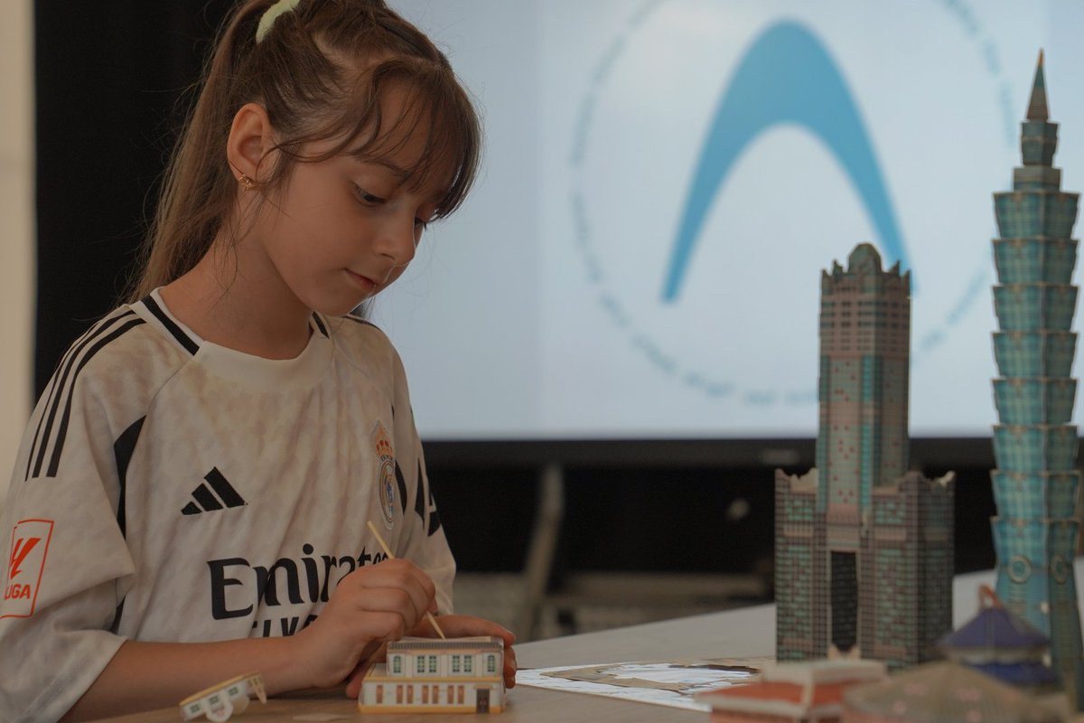 4WorldCitizens's tweet photo. #Education
Bakir, a 13-year-old creative middle school student, loves his lessons and diligently works. While his colleagues are keen to play #football and #basketball, Bakir is passionate about making #crafts, drawing, and building #models and samples.

🙏https://t.co/x8JlkPHdre https://t.co/j0fgyREa9n