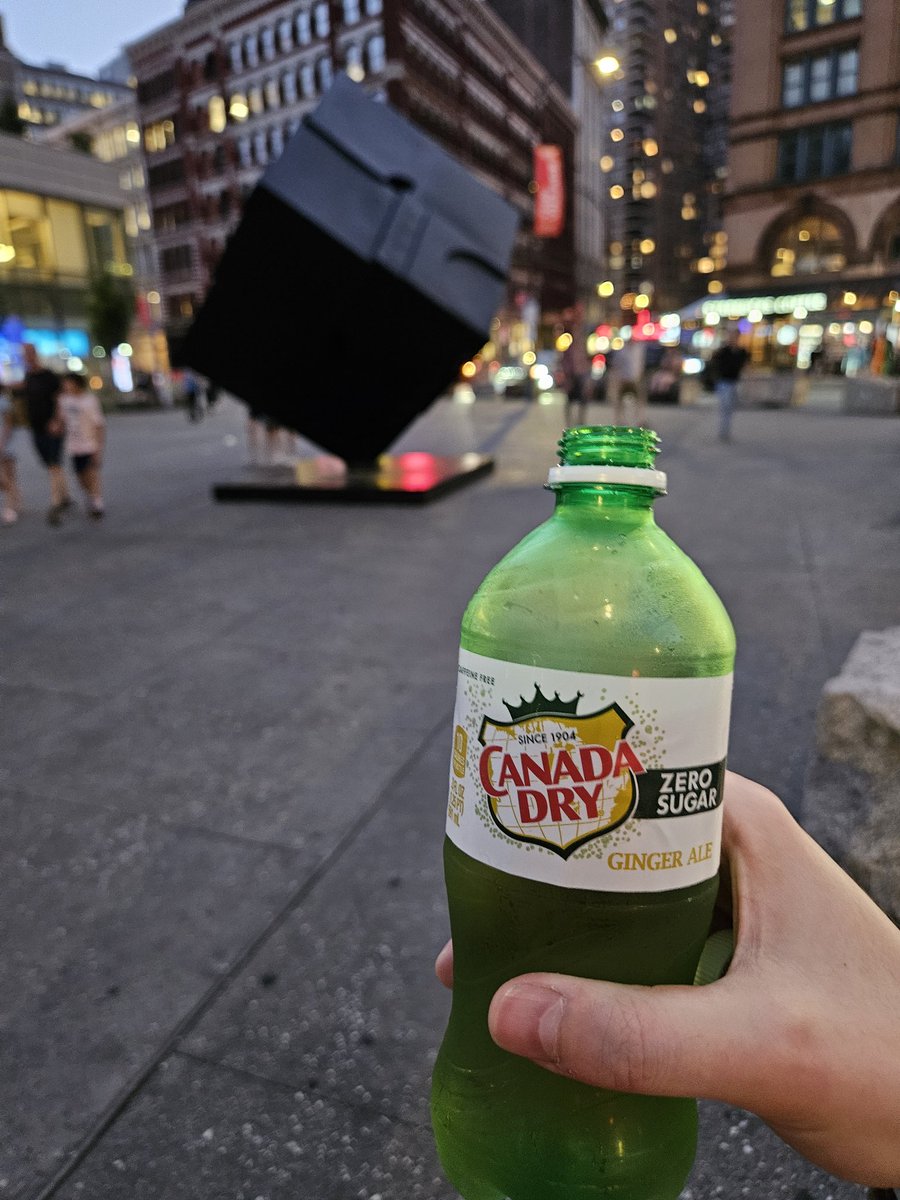 Ligneaus's tweet photo. I'm back to yap baby!
First thing I did was go on a walk and pass by a taco place a friend recommended. Gotta say, the corn tortillas live up to the hype.
Canada dry is kinda tasty... In the back: the cube. I wonder, will the bean be able to top this?
Also: parking. Yay https://t.co/62zX9E358f