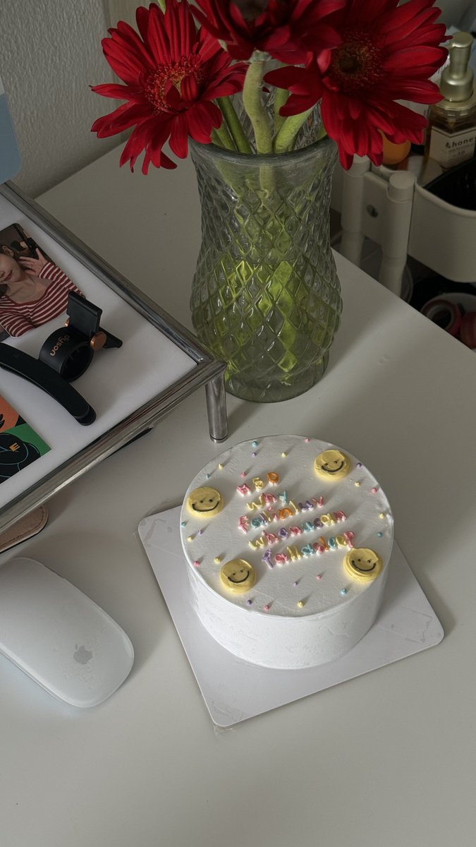 whyfallinluv_'s tweet photo. turn 25 🍰 https://t.co/xrRTKgtUxO