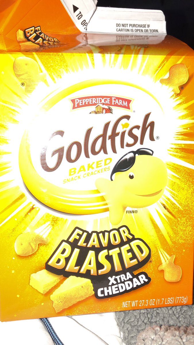 oceansobleu's tweet photo. @GoldfishSmiles  there must’ve been a mix up because these goldfish taste like regular cheddar ones and not flavor blasted. There is barely any xtra cheddar on them. Why is that?? https://t.co/BmFQuurNFn