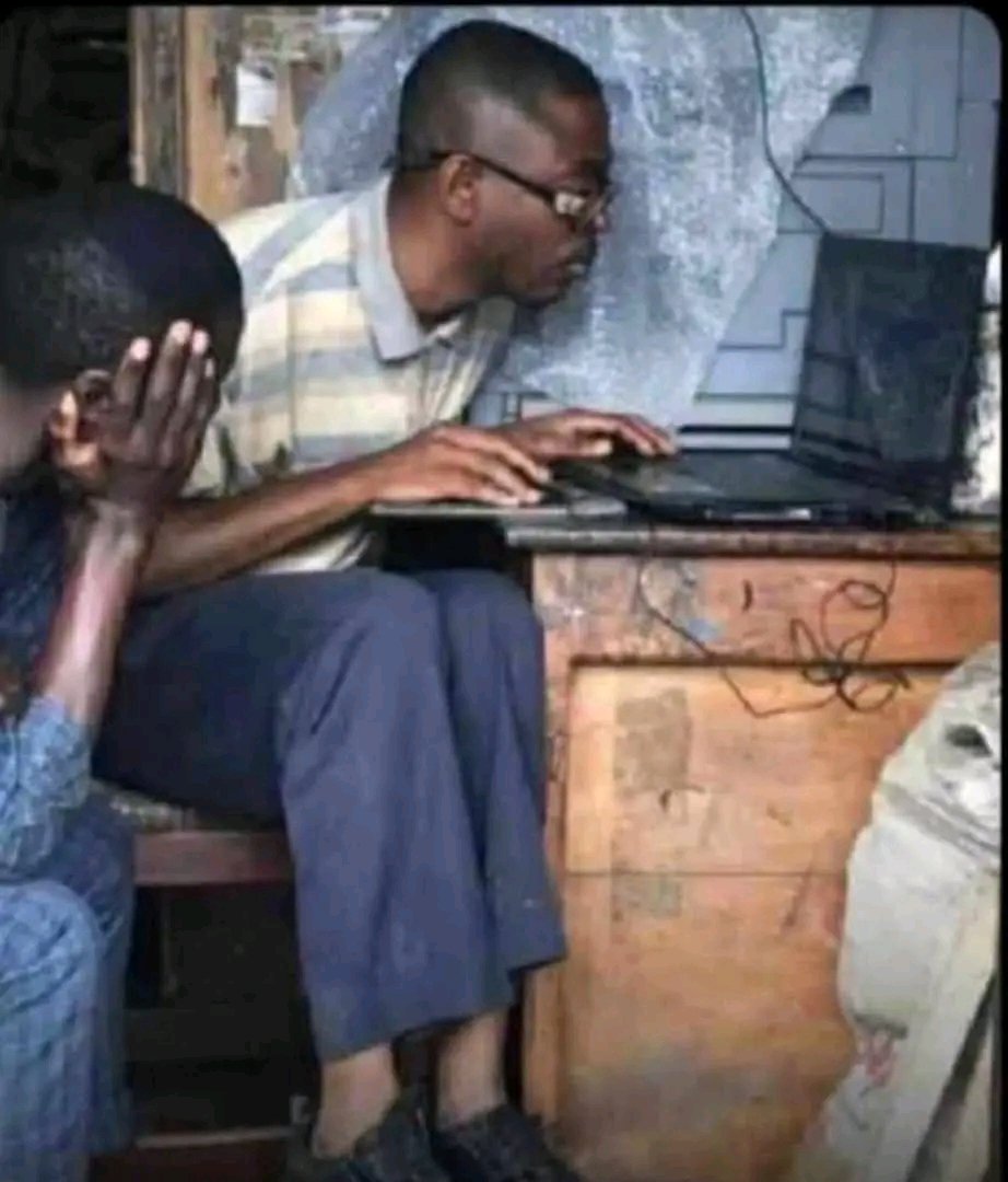 masamvimitch's tweet photo. "Kuisa Whatsapp umu, mondipawo $7 then kuzosetter kuti ichitanga kutumira mamessage zvinoda $3 bamudiki" https://t.co/U5y6W3MFK0