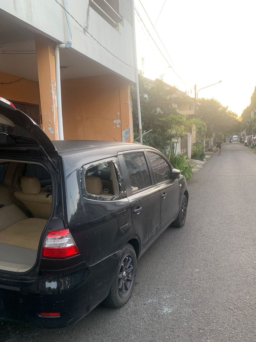syanpoq's tweet photo. sudah saatnya... X/twitter please do your magic ✨

kamis 10 juli 2024, sekitar jam 4 subuh, mobil tmn gw dibobol sma org naik vario putih tanpa plat di daerah antapani tengah, bdg

barang yg dibawa kabur:
- gigbag dbm case custom
- keyboard roland fantom 07
- sustain roland dp10 https://t.co/SmhPs0B1p4