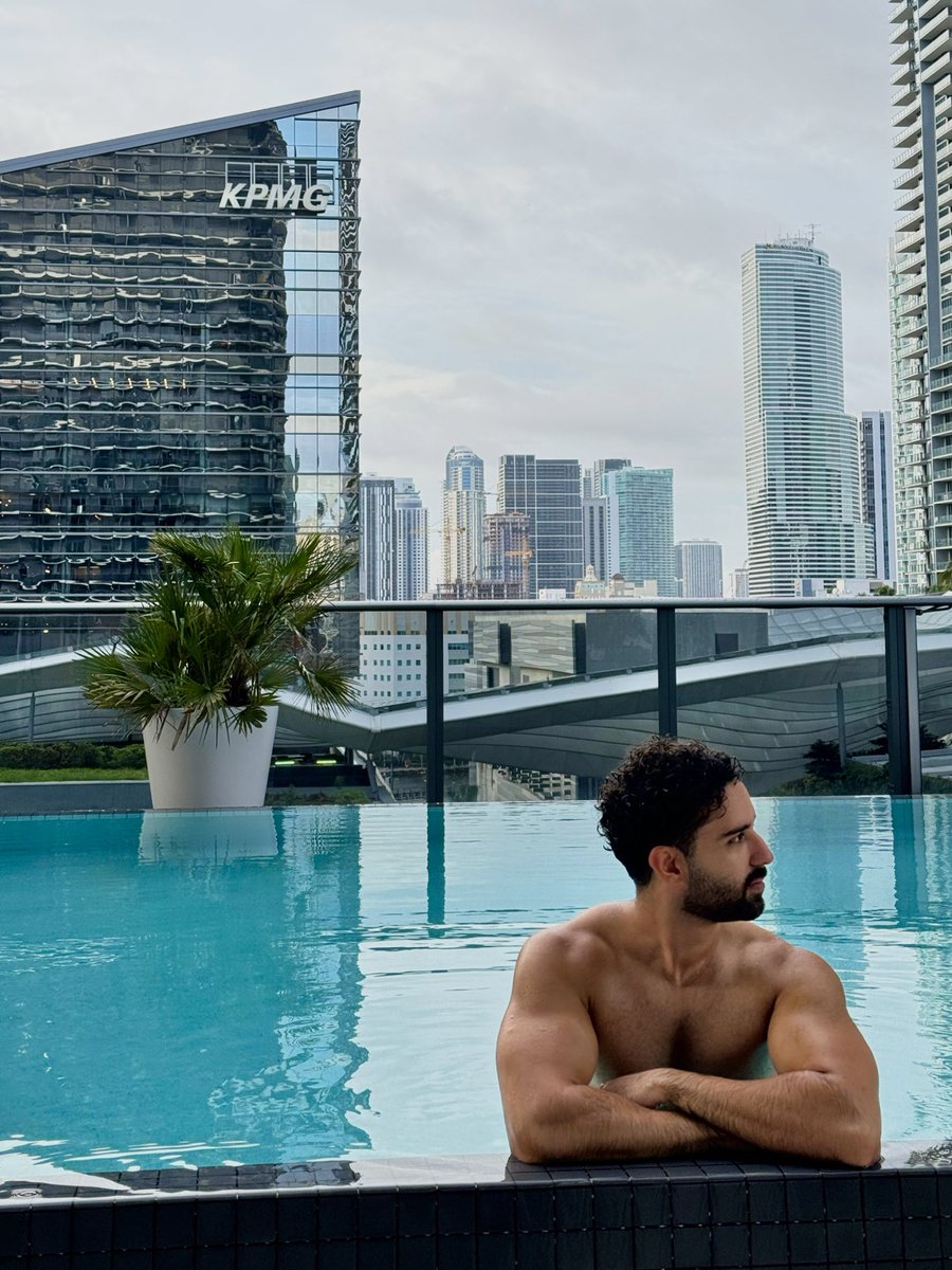 Pouyyaan's tweet photo. Blessed.  #lifestyle #Miami https://t.co/VFJwcB0MG0