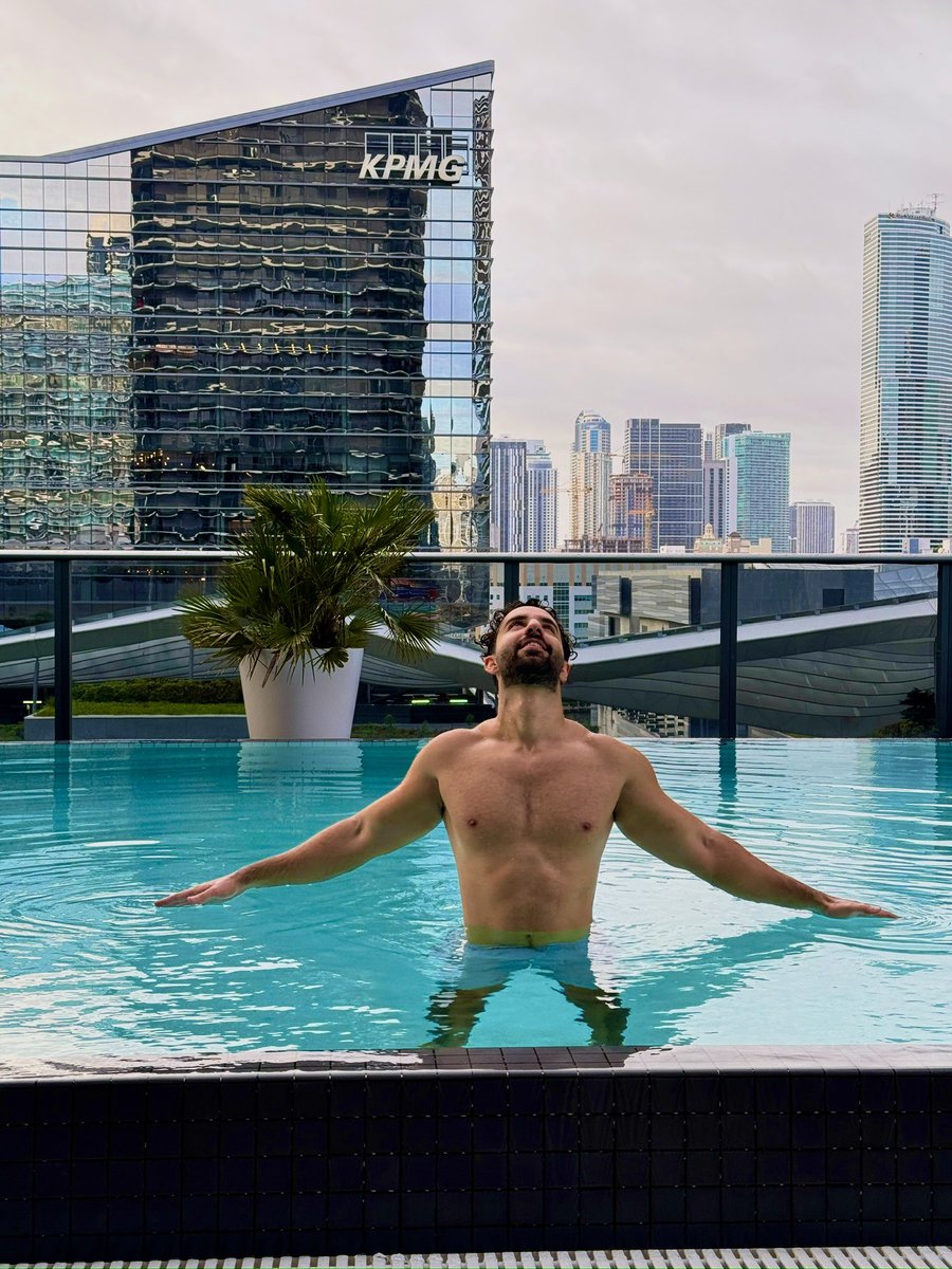 Pouyyaan's tweet photo. Blessed.  #lifestyle #Miami https://t.co/VFJwcB0MG0