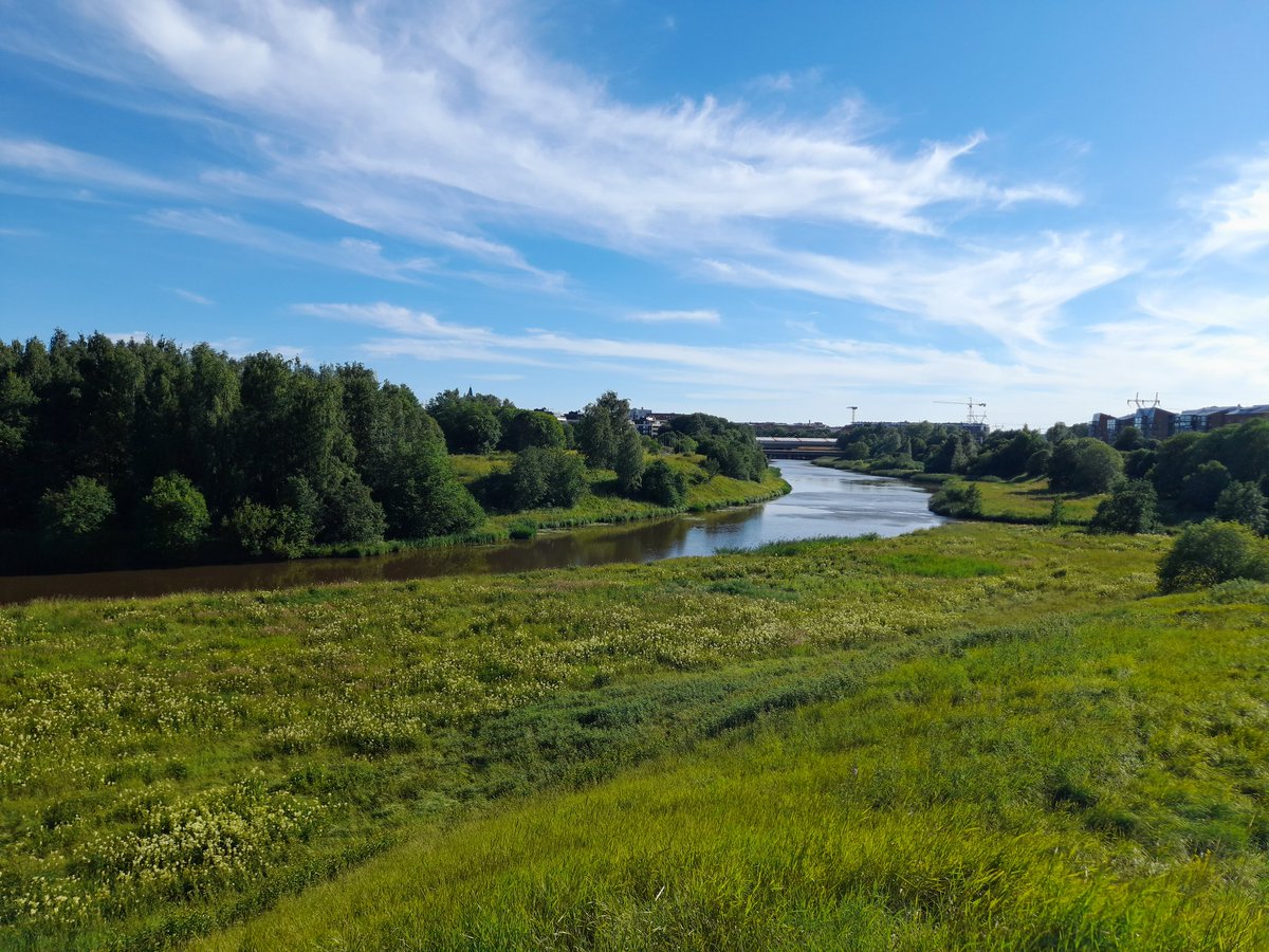 niituska's tweet photo. Huomenta! Kun unessa on juostu karkuun niin luontevaa jatkaa juoksemista heti herättyä 😄 Varhainen lenkki, lenkkarit starttasivat klo 5.55 😊
Kuva Koroistenniemeltä, 1200-luvun piispanistuimen paikalta.
Mukavaa perjantaita 😊
#juoksu #running #FridayVibes https://t.co/3P3huz0o4A