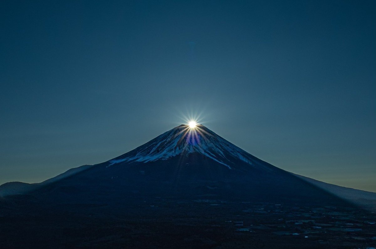 lets_pokapoka's tweet image. 先ほど #ぽかぽか にて紹介した
島田秀平さんおすすめの運気がアップするかもしれない写真📸

┊✧✧✧ ダイヤモンド富士🗻✨ ✧✧✧┊

みなさんも是非待ち受けにしてみてください📱‼️