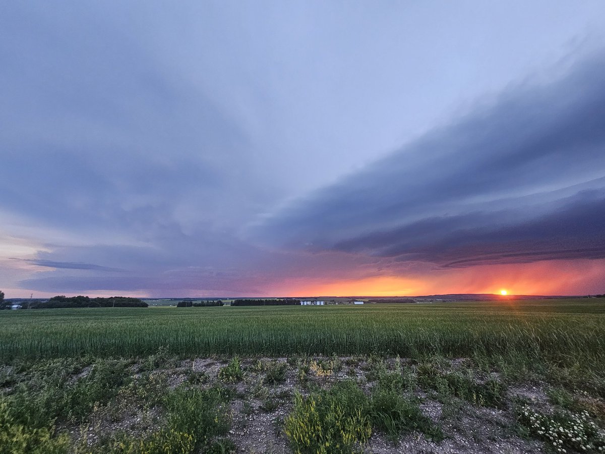 Sunsets and a storm! 💜 #abstorm