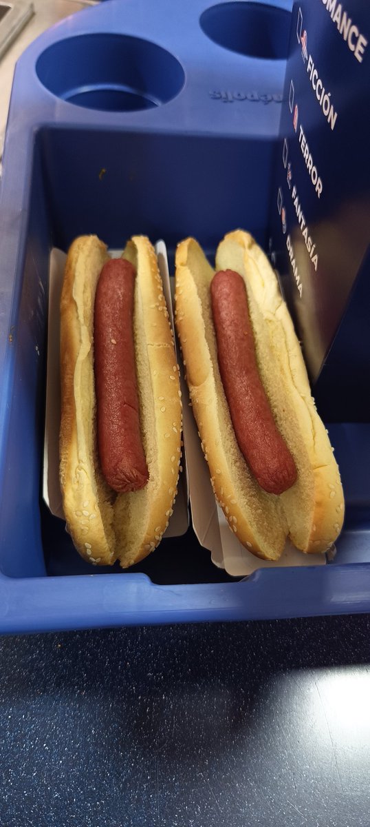 Danelowgs's tweet photo. “¡Hola, @Cinepolis! 😡 Hoy fui al cine emocionado por ver una película, pero la experiencia con los hot dogs fue decepcionante. La salchicha estaba insípida y de baja calidad. 🌭👎 ¿No merecemos algo mejor? 🤔 Espero que puedan mejorar esto pronto. #CalidadHotDogCinepolis” https://t.co/FrCTpvQ21l