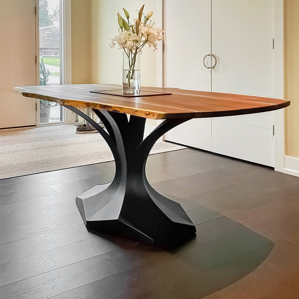 Flowyline_'s tweet image. We're so happy to see how Dentro brings elegance to every living space with its perfect details. Drop a❤️if you love the pictures. 
📸: @Raw Heartwood; Etsy customer

Shop now: flowyline.com/products/304-d…

#flowylinedesign #diningtablebase #metaltablebase #homeinspo
