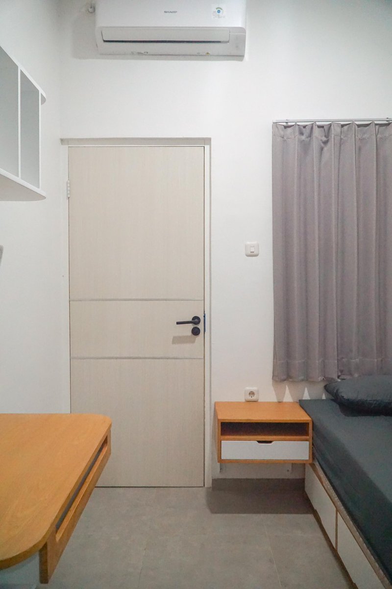 lilynaversace's tweet photo. halo gais aku mau nawarin kosan deket ub sebulannya 1,5 kemarin udah keburu aku dp taunya keterima univ lain. jadi barang kali ada yang minat bisa langsung chat aku yaa #universitasbrawijaya #zonauang #kosan #malang #maba24 https://t.co/5cZ129XBCS