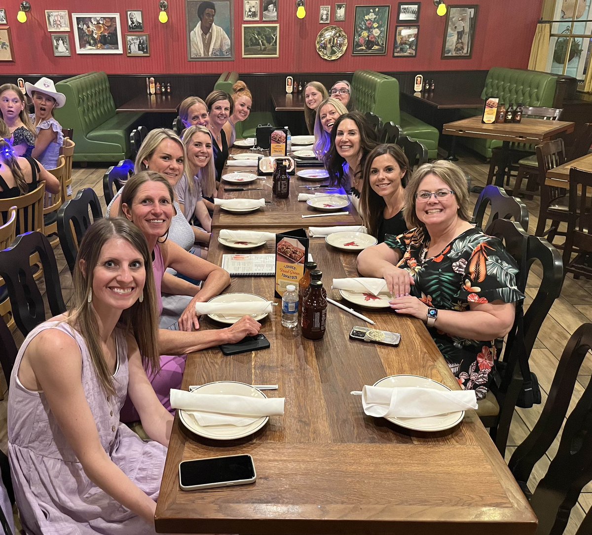 TeamMNGirls2013's tweet photo. Special Mother/Daughter dinner on our last night in Vegas
#TeamMN #QueensOfVegas @YouthHockeyHub https://t.co/mWJqfj5XUL