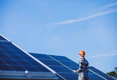 theindustryout1's tweet photo. Hindustan Zinc Receives Power Supply From Serentica Renewables
News: https://t.co/ZpxkaRfjTi
Akshay Hiranandani, CEO of @SerenticaGlobal
#Renewableenergy #solarpowercapacity #cleanenergy #sustainablefuture #cleanenergytransformation https://t.co/eKi4O7QBF0
