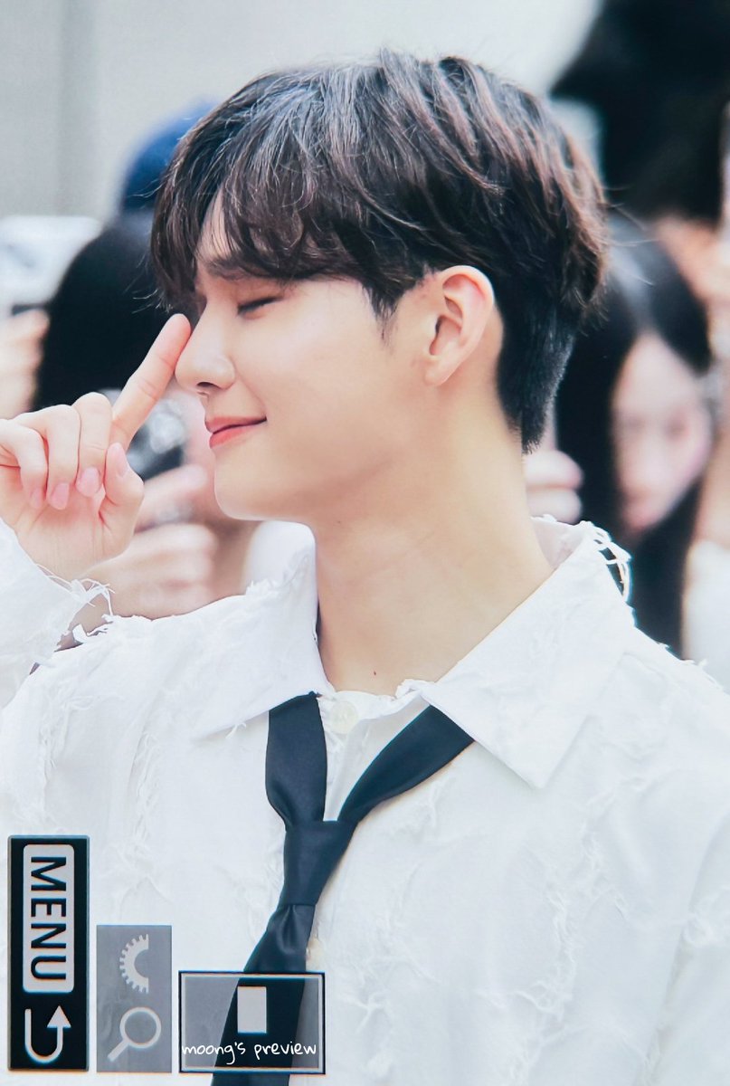 moongs_0226's tweet photo. 2407012 뮤뱅 출근 pre.

귀여워..💛

#CIX #씨아이엑스 #승훈 #SEUNGHUN
#BDU #비디유
#to_my_beloved_star https://t.co/9XNfDLQh4G