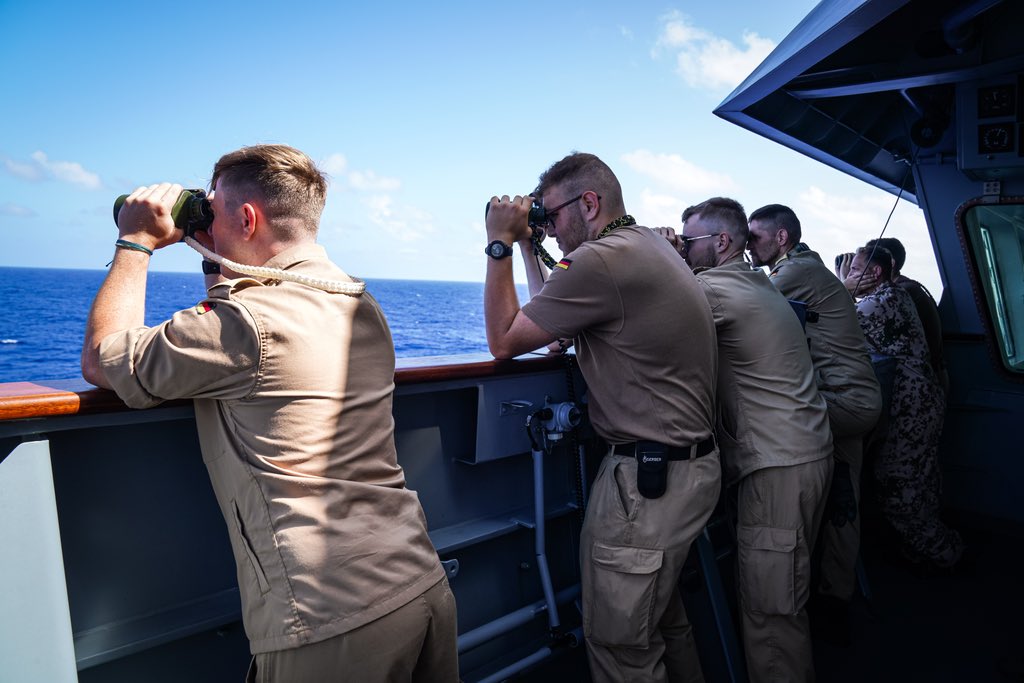 deu_flotilla2's tweet photo. Auch das ist #IPD24: Gerade das Üben mit entsprechenden Übungspartnern bei der größten maritimen Übung der Welt #RIMPAC, z.B. mit einem #UBoot bei einem Combined Anti-Submarine Exercise (#CASEX), ist von unschätzbarem Wert & führt bei allen Teilnehmern zu einem Erfahrungszugewinn https://t.co/s9mjbv7F8x