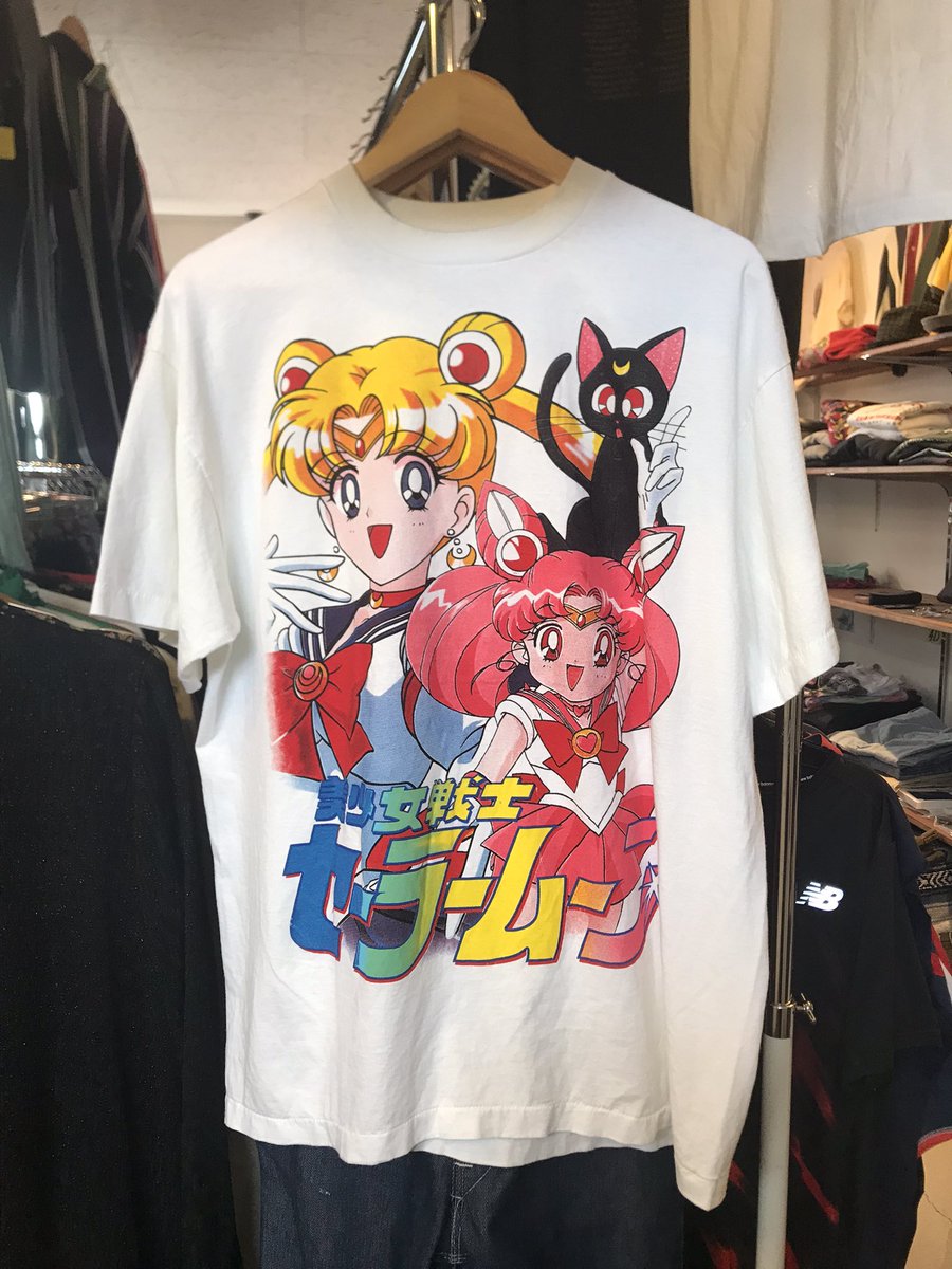 LEONIDS20210401's tweet photo. 梅雨空な今日、こんにちはニズ♪

アニメTシャツ沢山入りました！
レアなのもアリ〼

ぜひ週末は遊びにいらしてくださいませ〜🫶🏼

#古着屋 
#川口 #鳩ヶ谷 
#Tシャツ 
#セーラームーン
#HunterXHunter 
#デスノート
#PS2 
#直輸入 
#アメカジ
#leonids https://t.co/KglNwsRxKY