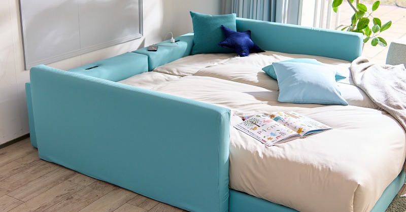 🧸ハグミル３種類の特長🧸

🔸HugmiL 2400
ヘッドボードとアームは厚みなし、丸っこいデザイン
🔸HugmiL 2401
ヘッドボードに厚みがあり、本やおもちゃなどがおけるスクエアデザイン
🔸HugmiL 2402
2401にコンセントがついたタイプ

使い勝手にあわせて選んでみてくださいね🐑