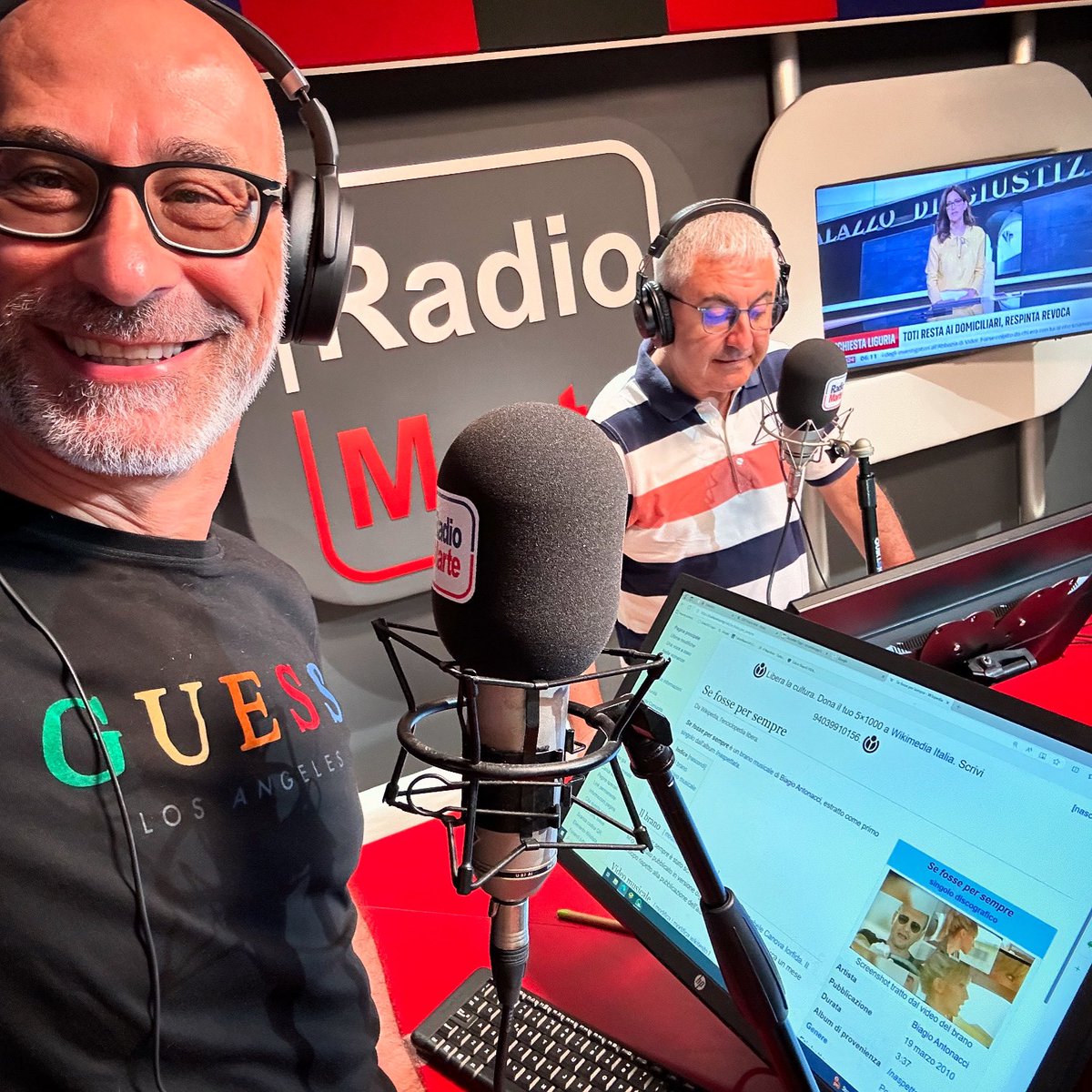 francosimeri's tweet photo. Buongiorno ☀️
E noi siamo qui 😃
Su @radiomarte e in Tv, canale 183 digitale terrestre 📻 📺 
Dalle 6 alle 8 on air 🎙🎧 

#staytuned #buongiorno #radio #radiomarte #morning  #morningmood https://t.co/eIOjjM6MGm