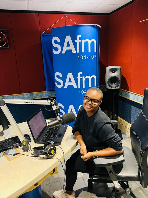 SAfmRadio's tweet photo. [ON AIR] Latest business news we look at US markets and Asian markets with @StephenGrootes and Ntaoleng Lechela - Business Reporter on #SAfmSunrise 
#sabcnews https://t.co/PiNkmJwDol