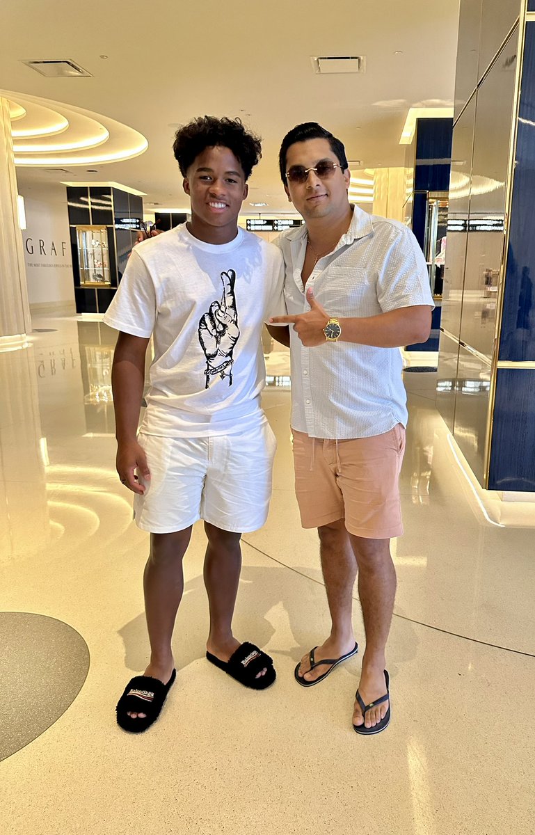 Con la promesa del fútbol mundial 🇧🇷🥇
<a href="/Endrick/">Endrick</a>  crack!!!