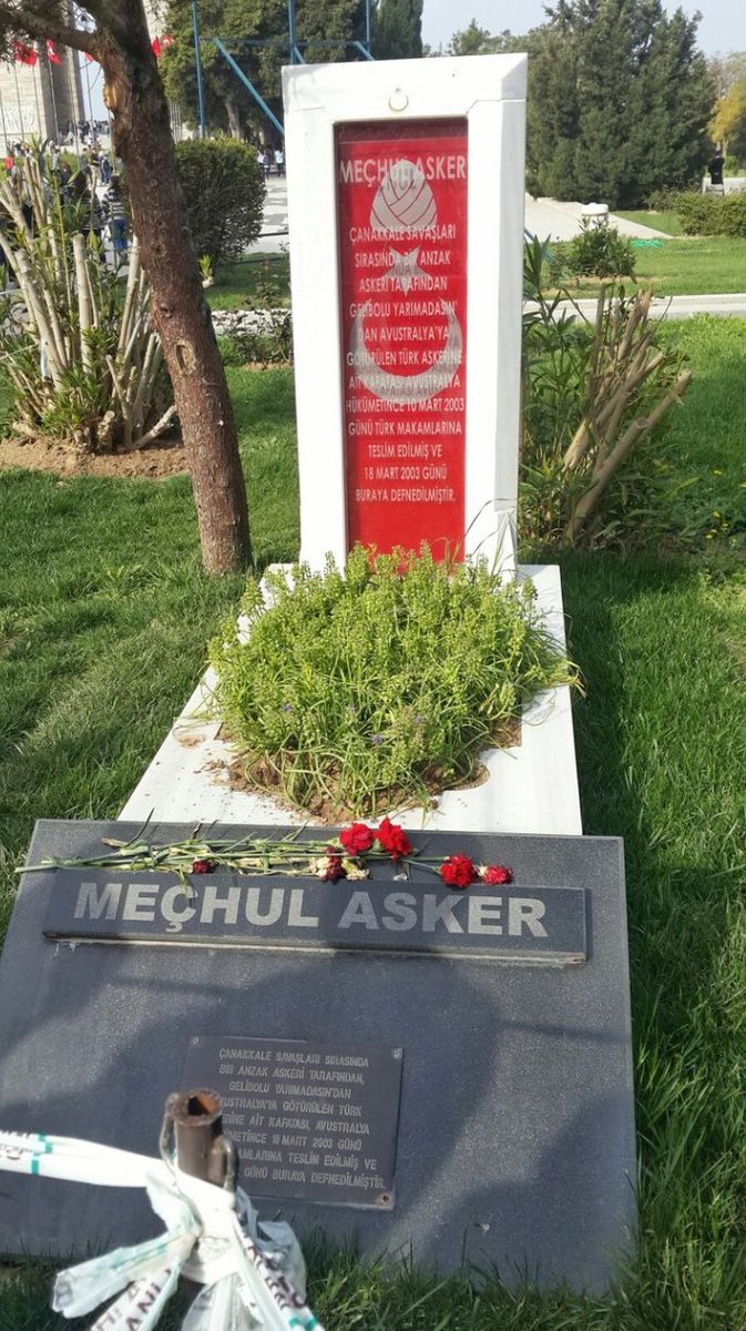 diyanetsvimam's tweet photo. Bedir’den Malazgirt’e, Çanakkale’den Milli Mücadele’ye, 15 Temmuz’dan günümüze, Gazze’den Doğu Türkistan’a din, vatan ve mukaddesat uğruna şehadet şerbeti içen aziz şehitlerimizi, ahirete irtihal eden kahraman gazilerimizi rahmet ve şükranla yâd ediyoruz. Cumanız mübarek olsun. https://t.co/96IlYVJCNI
