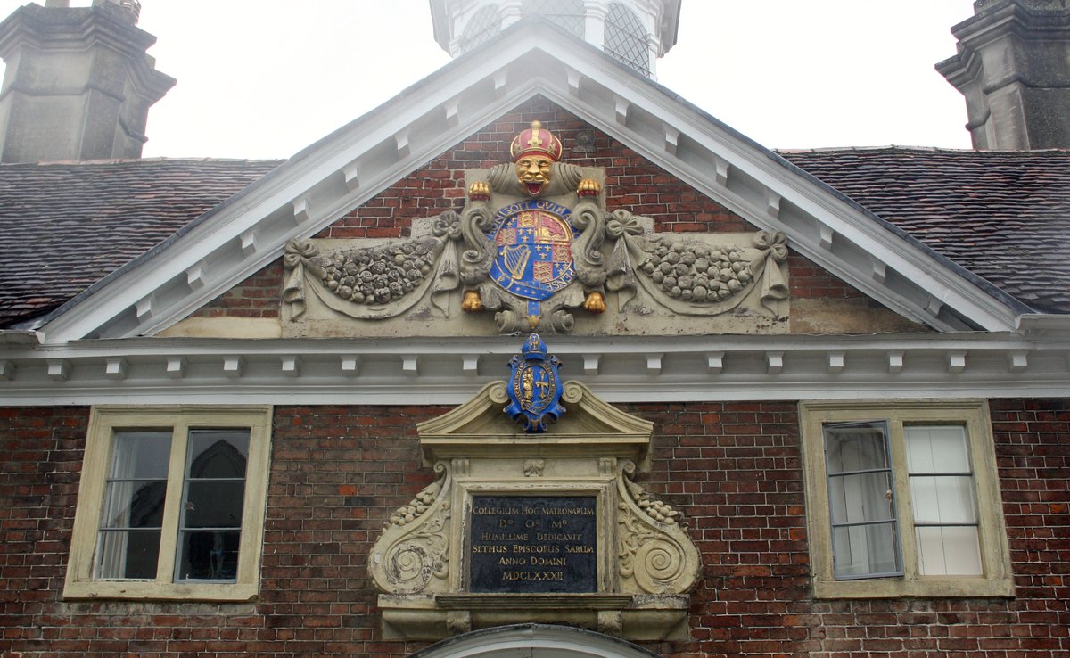 mavmaramis's tweet photo. Salisbury, Wiltshire. The Matron's College. Established by Seth Ward, 1682 and probably designed by Sir Christopher Wren. Photos: 19.09.2023. #Salisbury #Wiltshire #college #SethWard #ChristopherWren https://t.co/lijU6Il4Ta