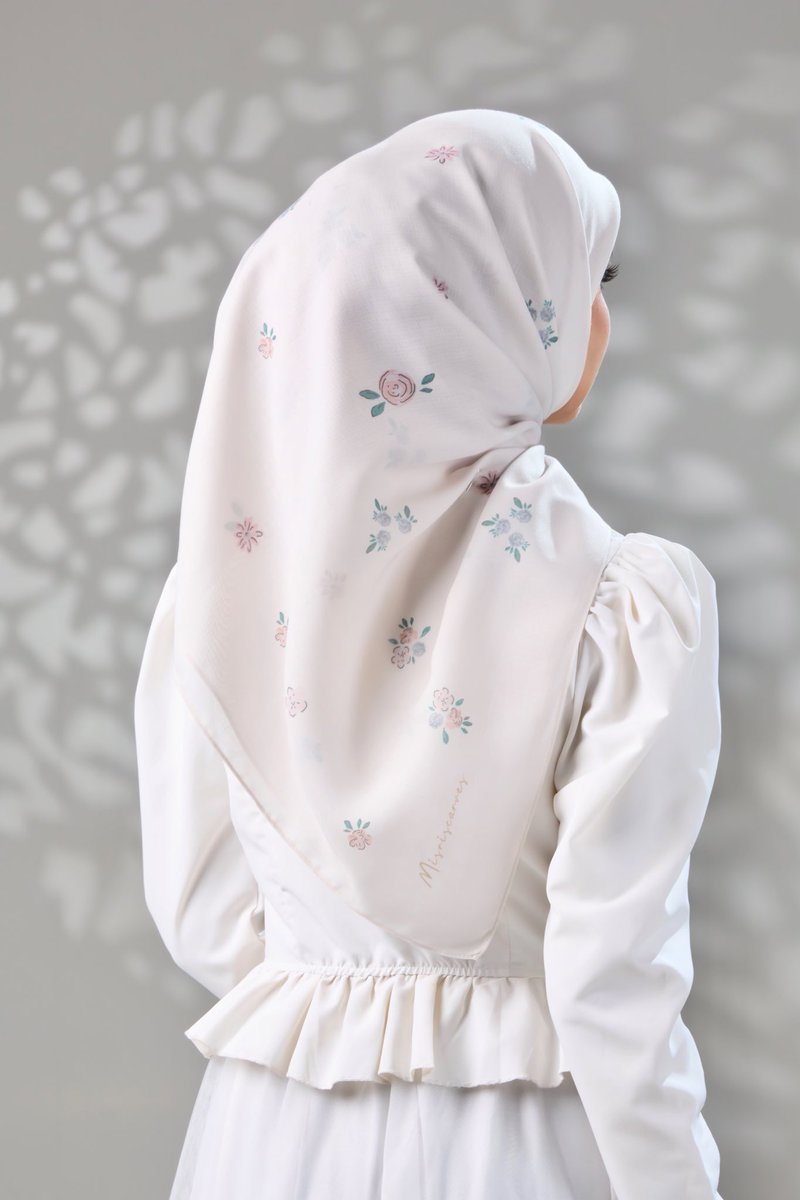 syzleenanisa's tweet photo. Tak minta banyak, nak minta gadis gadis cantik tolong quote je.

Mana satu yang bertakhta di hati, kiri ke kanan? 🫠💗 https://t.co/uB091b9LPL