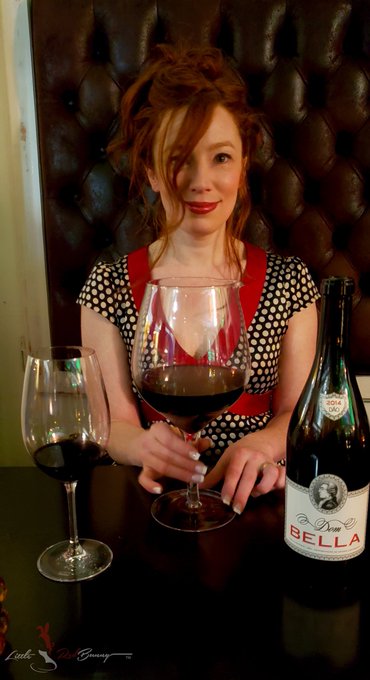 When you have a big thirst and a big glass, what do you like to fill it up with? 😉😘🍷🐇 https://t.co/W<a href="/tag/foodie"class="tags"><span>#foodie</span></a><a href="/tag/tuesdaytreat"class="tags"><span>#tuesdaytreat</span></a>