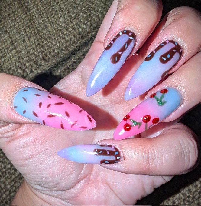 🌃Glow-in-the-dark 🍦Cotton Candy Ice Cream 🍫Hot Fudge Sundae  🍒Sprinkles &amp; Cherries 💅 NAILS https://t