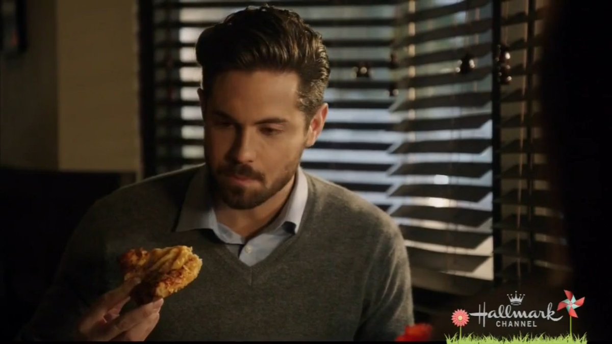July 13: French Fries Eaten 🍟
#Bales2024FilmChallenge 
#TheSweetestHeart (2018)
Nate orders a French fry pizza for a lunch meeting with his high school sweetheart Maddie, who he's helping with her plan to save her cupcake business.
