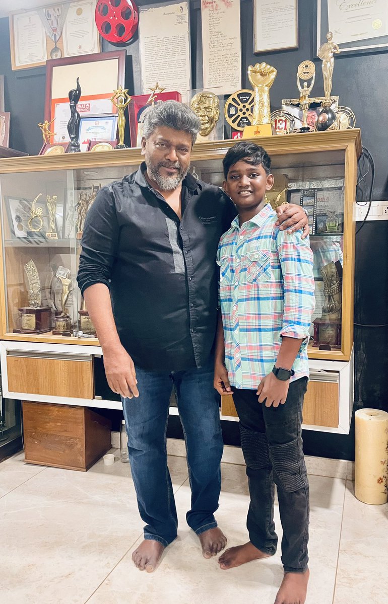 pkvirumandi1's tweet photo. நீங்கள் எங்கள் மீது கொண்ட அன்பும் ஆதரவும் இன்று வெளியாகும் TEENS மூலம் உங்களுடன் எங்கள் கலைப் பயணத்தில் மீண்டும் தொடர்கிறோம் 
பேரன்பும் பெரும் மகிழ்ச்சியும் நன்றியும் அண்ணா❤️❤️
@rparthiepan
@immancomposer
@dopgavemic
@k33rthana
@GenauRanjith
@lramachandran
@AdithyarkM https://t.co/S6Klw46wHR