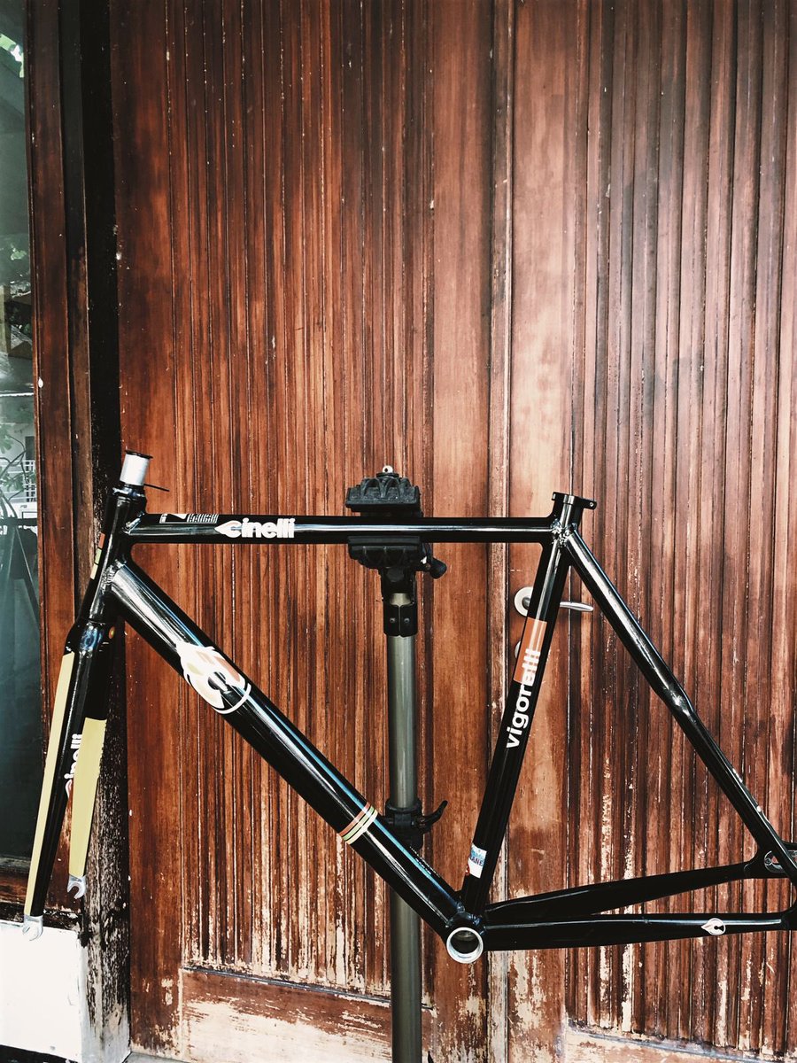 SANDYkusuma's tweet photo. WTS Cinelli Vigorelli 
Used. Good Condition 
Loc. Surabaya 
.
Headset Columbus

Size 54
steer tube 20.5 cm
top tube c/c 53 cm
seat tube 51 cm

Price WA : 082220401407
#fnfjb https://t.co/IwRuXgXJdQ