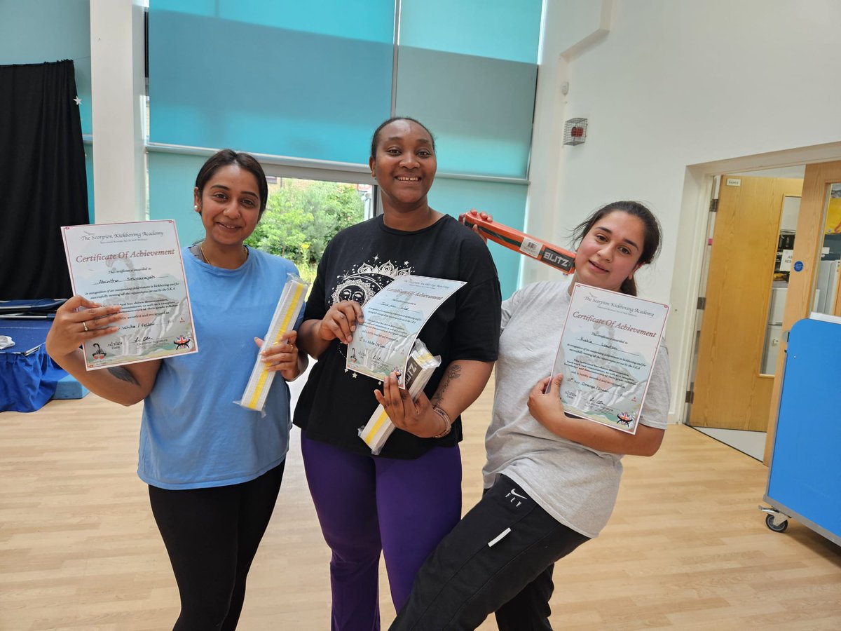 Well done, to 3 of the Floreat nursery team who passed their grading last night.  All showed perseverance, determination, and teamwork to push encourage each other through. They gave 💯 👏🥊💪 <a href="/FloreatWands/">Floreat Wandsworth Primary & Nursery</a> <a href="/Floreatwandptfa/">Friends of Floreat</a>