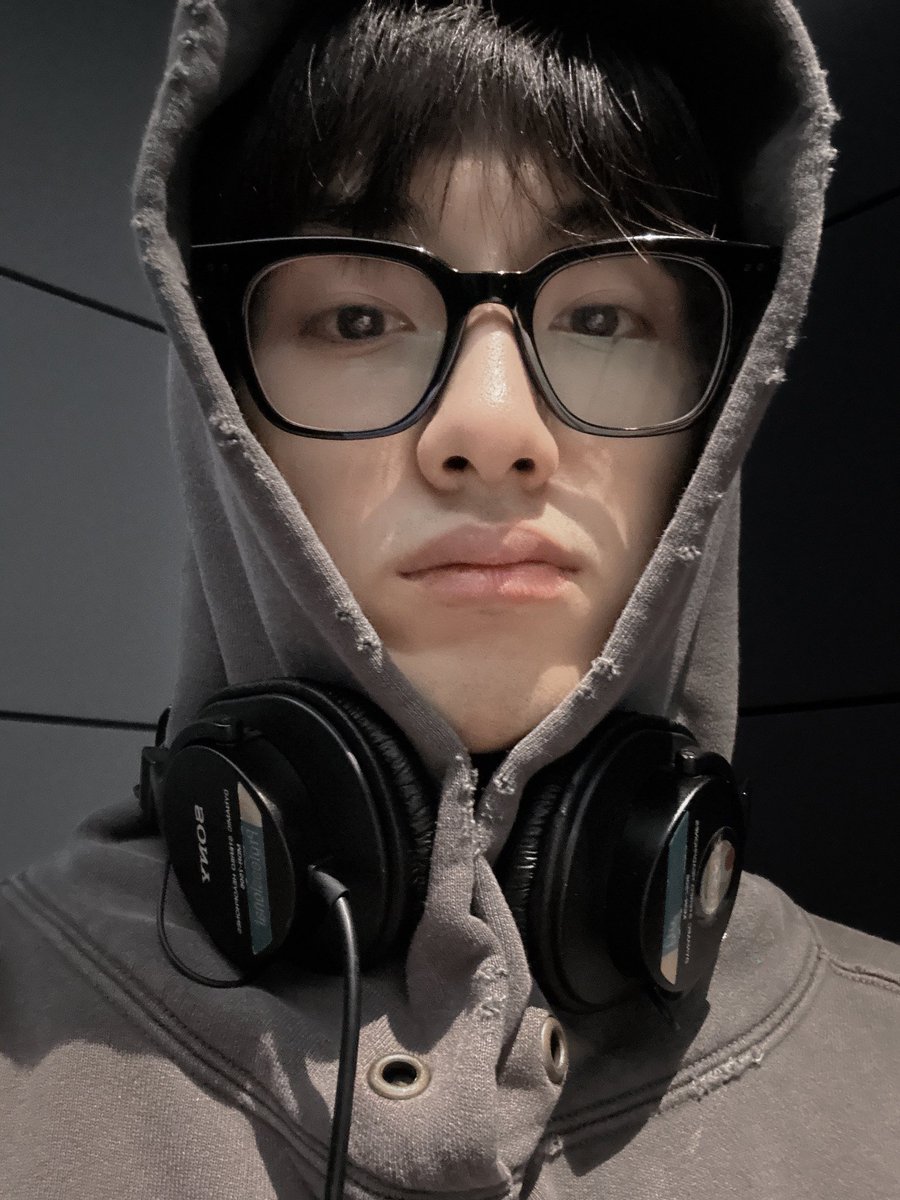 soonyunqi's tweet image. bro.. its you