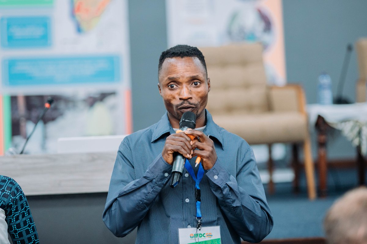 IFDCESAF's tweet photo. Vincent Bukuru's harvests have skyrocketed thanks to #PAGRIS! 

"I used to struggle to get 50kg of #maize using 2-3kg of #seed, but now the same gives me 100kg!" 🌽  

Big win for him thanks to proper #manuring, #liming, &amp; #erosion control!    
 
@IFDCGlobal @NLinBurundi #PAGRIS https://t.co/zPx2hU5rxX