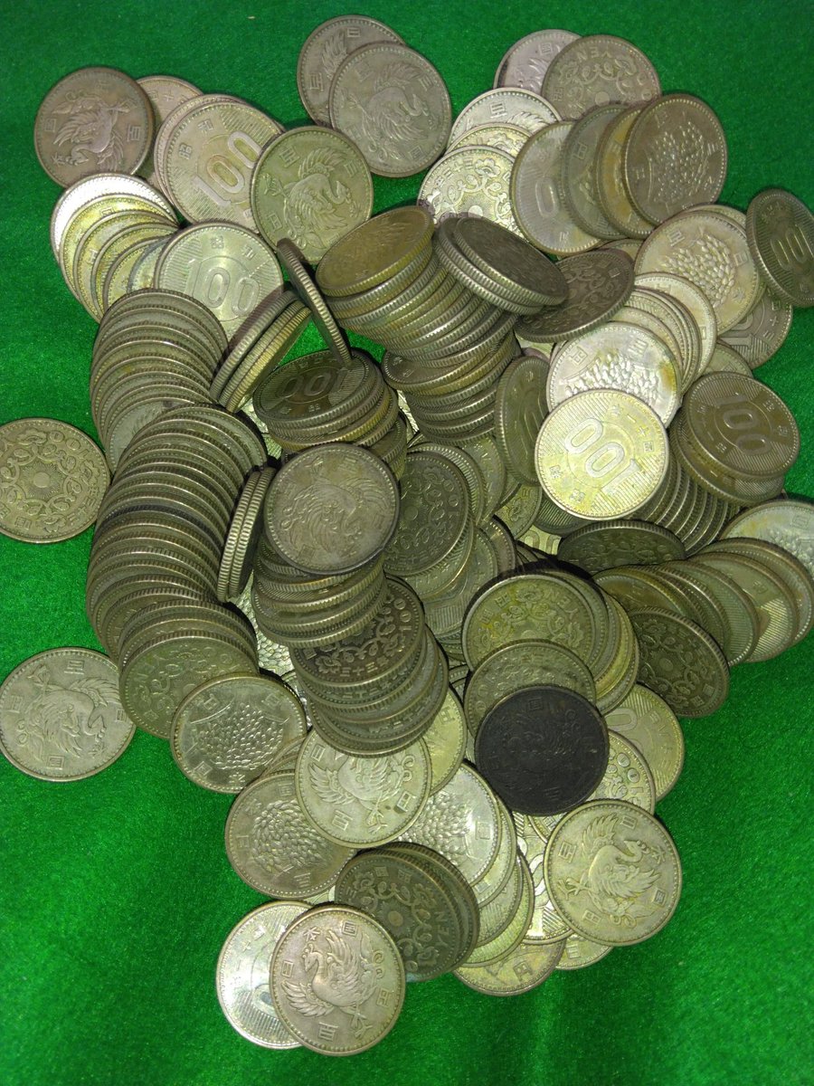 Dr76567017's tweet photo. 100円銀貨300枚くらい出てきた。現在価格だと10万円超えるかな？非常時には売りに出そう。 https://t.co/8qdzoGpuGr