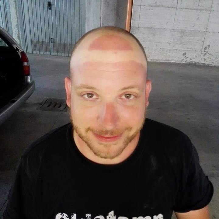 Oldstomp's tweet photo. "METTO IL CAPPELLINO AL CONTRARIO,TANTO NON C'È TANTO SOLE" Cit. 😂😂😂
#oldstomp #abbronzatissima https://t.co/yx0sUakCeU
