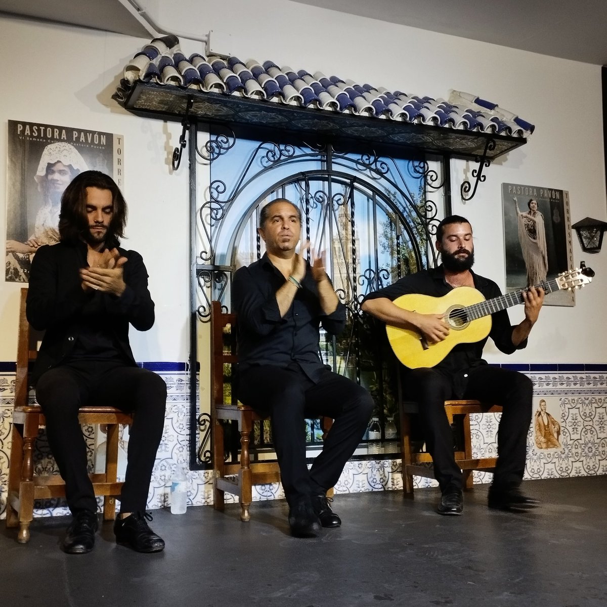 La noche del miércoles disfrutamos del baile de Estela Fuentes, la Chispa, que vino acompañada por Luis Morillo a la sonanta, Quini de Jerez al cante y Rubén García al compás 💃🏻💃🏻💃🏻.