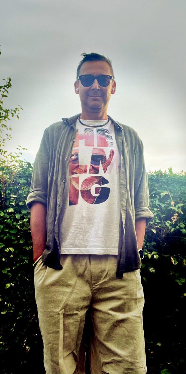 MortenKock's tweet photo. På vej til samlebåndet siger #FruMorten 
“- du ligner en afslappet hippie”

Godt eller skidt 🤔

#Helmig + #Hør ❤️ https://t.co/5cP7ZG04zE