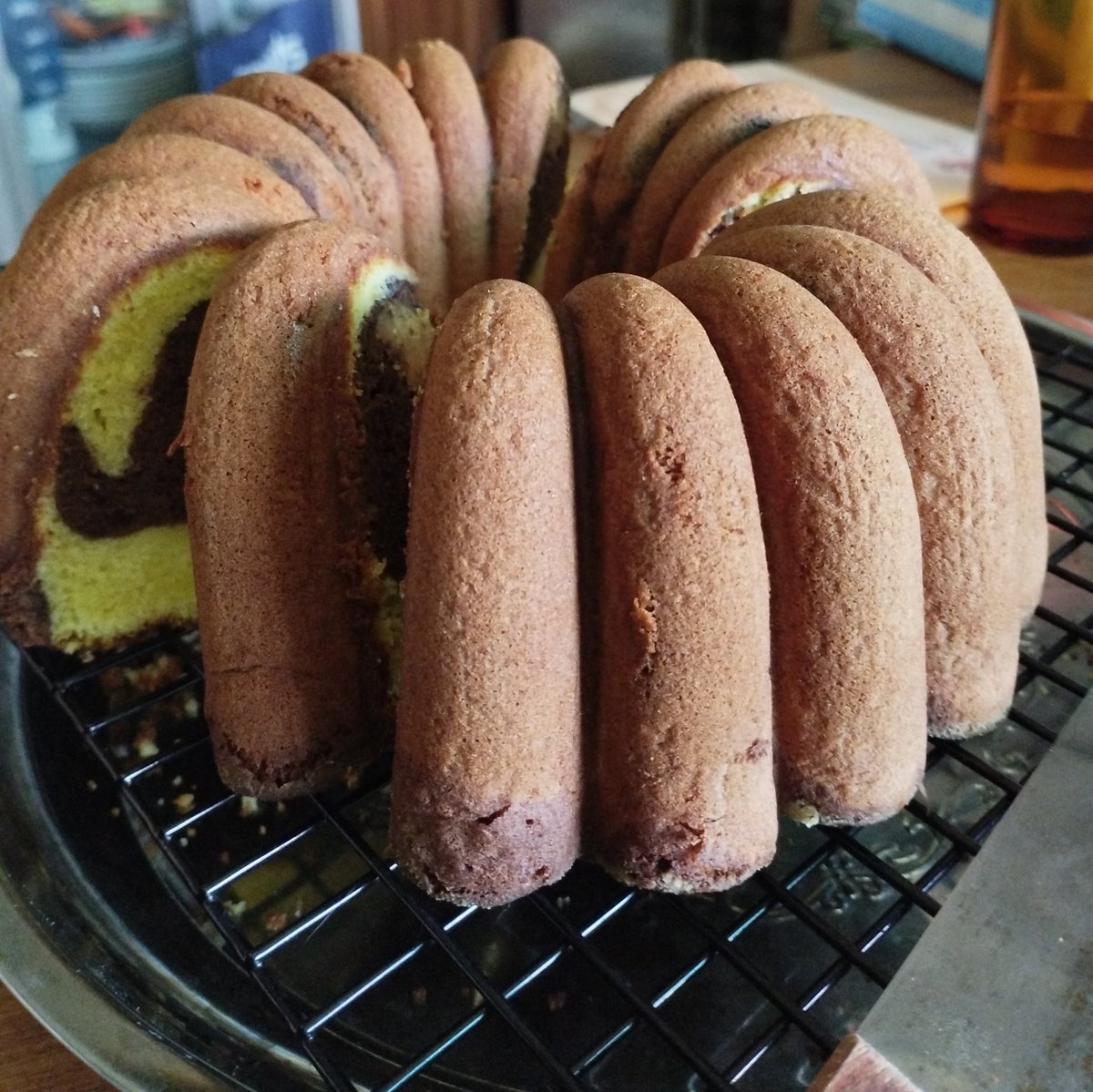 mRezaAnantaDevs's tweet photo. There's nothing quite like a freshly baked cake made by your loved one https://t.co/wSd66oDegu
