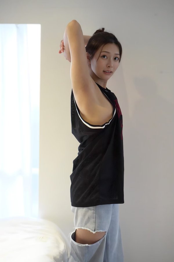 この乳〇ポロリしてるバージョンがあるんですが、欲しいですか？
🎁キャンペーンするので、以下お願いします

①この投稿をいいね＆RT
②私のLINEを登録（凍結したら作り直しました）
czlmitja.autosns.app/line
③LINEにキーワードとして「ポロリ」と送信

お待ちしています💓