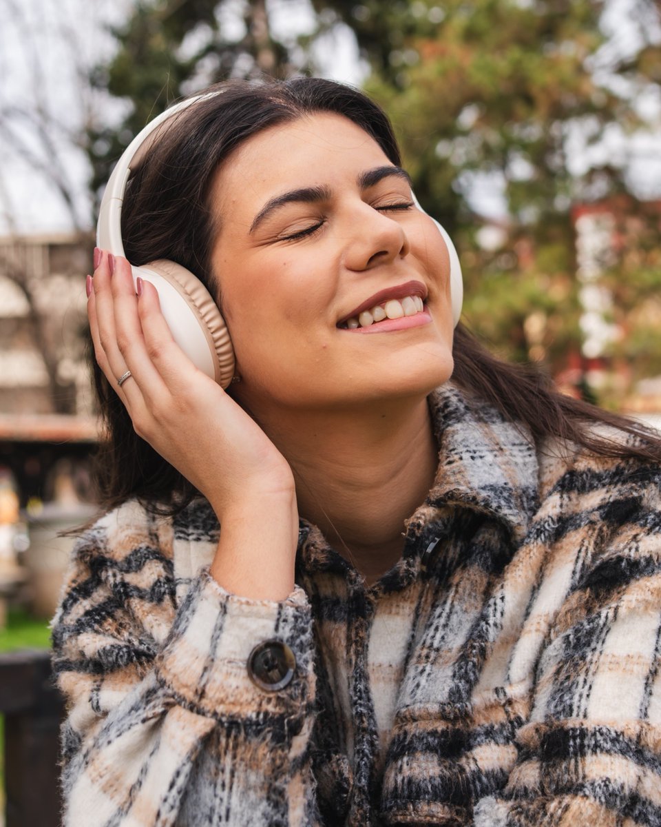 Carlsbergfondet (@carlsbergfondet) on Twitter photo 🎶Hjernen syder af kompleks aktivitet med informationer dansende frem og tilbage, når vi udsættes for velkendte musikalske sekvenser. Ny #dkforsk viser, at musik sætter hjernen i swing 👉bit.ly/3xUzja8
<a href="/LeonardoBo92/">Leonardo Bonetti</a> <a href="/musicbrainAU/">Center for Music in the Brain</a> <a href="/AarhusUni/">Aarhus Universitet</a> 🎶Hjernen syder af kompleks aktivitet med informationer dansende frem og tilbage, når vi udsættes for velkendte musikalske sekvenser. Ny #dkforsk viser, at musik sætter hjernen i swing 👉bit.ly/3xUzja8
<a href="/LeonardoBo92/">Leonardo Bonetti</a> <a href="/musicbrainAU/">Center for Music in the Brain</a> <a href="/AarhusUni/">Aarhus Universitet</a>