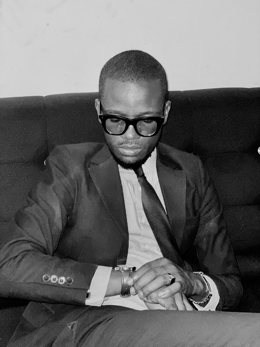 BienvenuLukoki2's tweet photo. Chaque enfant qu’on enseigne, est un homme qu’on gagne @biso_kaka @VitalKamerhe1 le formateur d’idoles et maître d’écoles @mechackkalombo1 https://t.co/WCJidcFqfx