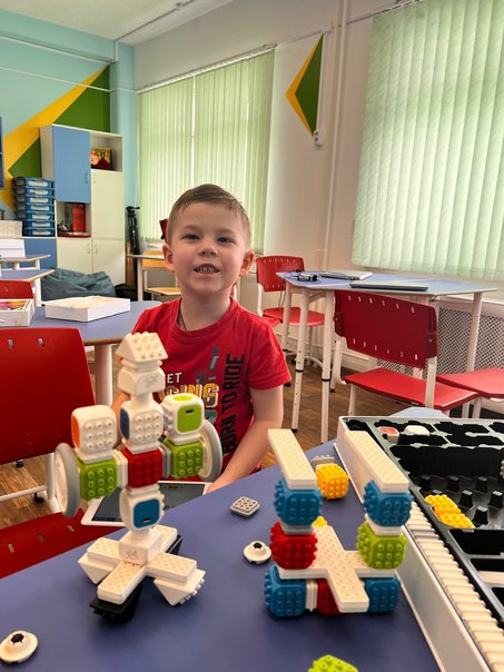cubroid's tweet image. Get immersed in coding paradise with Cubroid Coding blocks🤖
Schools nationwide are showing their love for STEAM with creative activities.
#Cubroid #Codingblocks #CuroAI #Robotics #EdTech #Artibo #STEAM #STEM #STEMEducation #Teacher #Innovation #GlobalEducation #Creativity