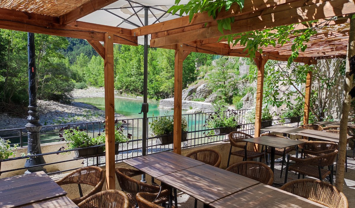 VisitCotedazur's tweet photo. Envie de découvrir des plats locaux dans un cadre enchanteur?✨
Direction le #BistrotDePays Le Vieux Moulin dans la Vallée de l'Esteiron, une pause rafraîchissante en #CotedAzurFrance vous attend☀️
📍La Roque-en-Provence
📸Bistrot de Pays
👉https://t.co/PhUtEQO0T4
@AlpesMaritimes https://t.co/Ow9jTsmMu7