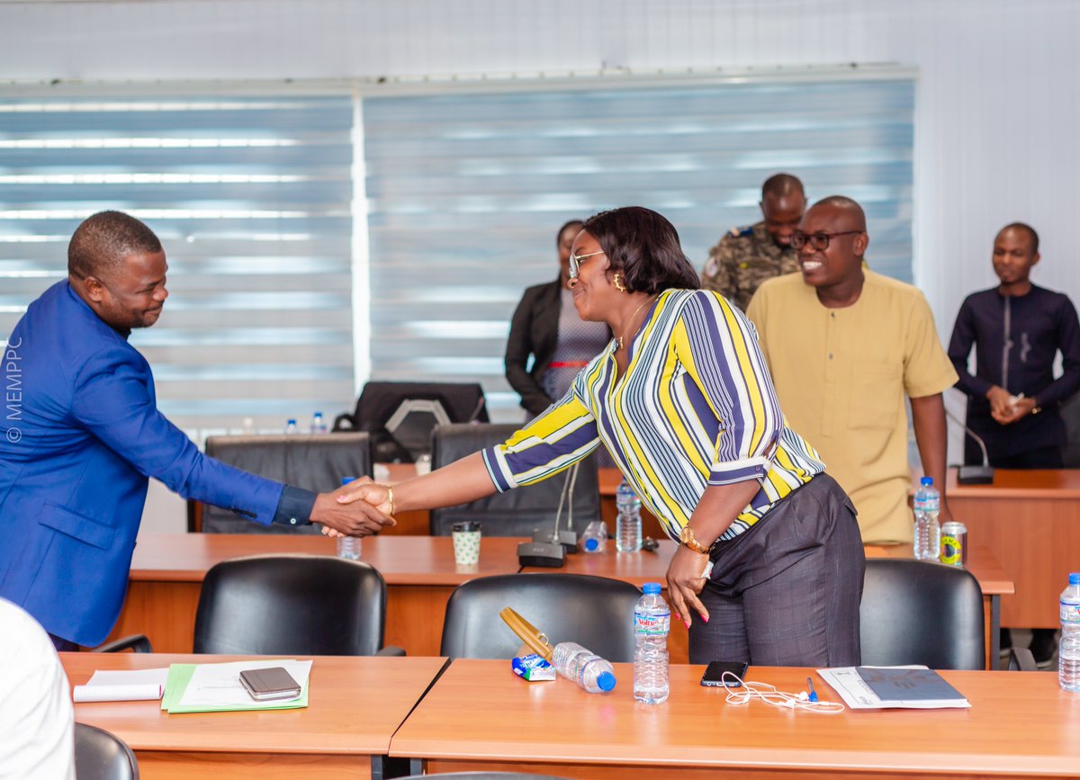 📢 Clôture réussie du séminaire sur la régulation du transport maritime organisé par le MEMPPC avec l'appui de l'UEMOA. Les participants ont reçu leurs certificats après trois jours de formation intensive par l'ARSTM. Merci à tous! 🚢 #FormationMaritime #MEMPPC #UEMOA #ARSTM