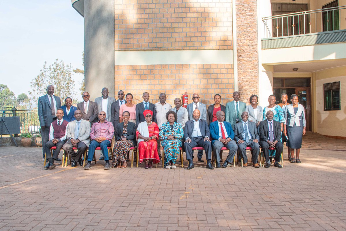 kabuniversity's tweet photo. Over dinner, the 2nd Council handed over to the 3rd. After two days of orientation, the Governing Council is now ready to lead @kabuniversity's strategic direction for another four years. We appreciate the members' commitment to KAB. #eventsatKAB https://t.co/YrmFVAgvmn