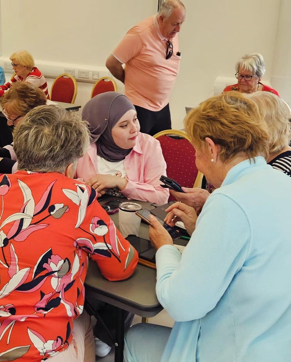ul_pva's tweet photo. We had an amazing day at our first Hi-Digital workshop with the wonderful Patrickswell Active Retired Group!🌟
There’s many more weeks to come and it’s not too late to join us as a volunteer! If you’re interested please get in touch.
#Patrickswell #HiDigital #alone #Vodafone https://t.co/gD2SSikoMO